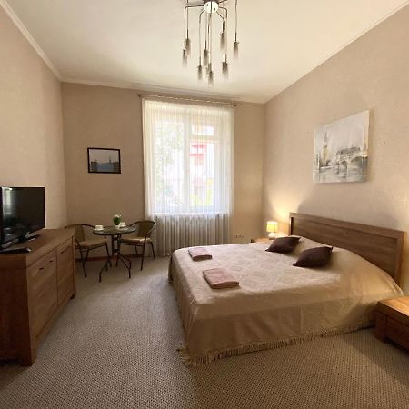 Family Apartment Lviv Buitenkant foto