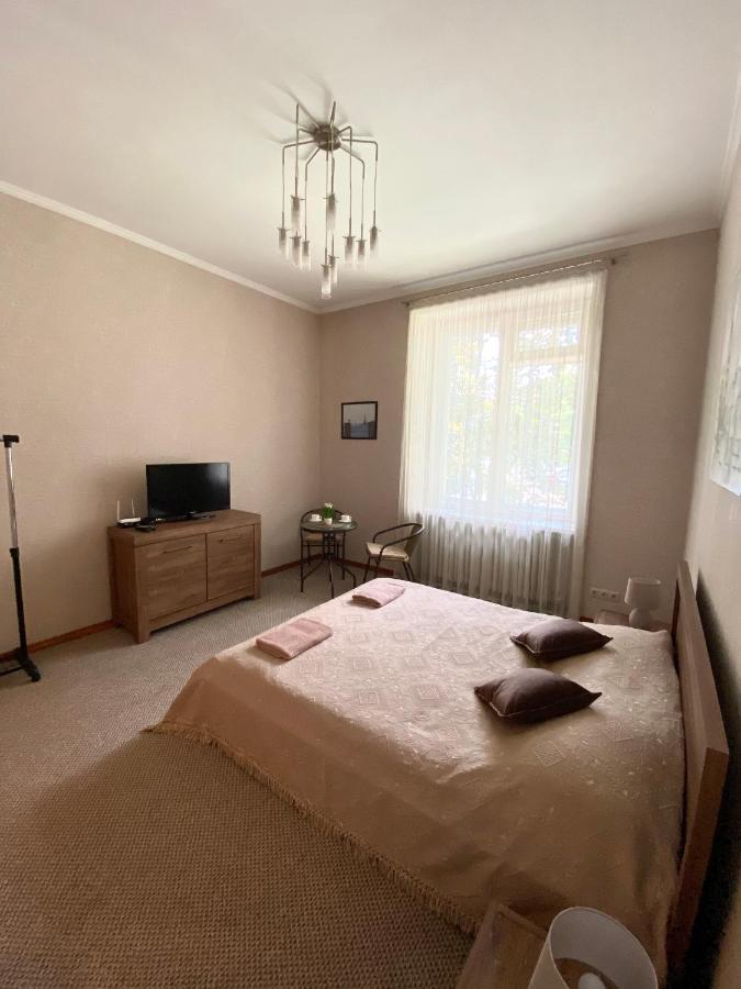 Family Apartment Lviv Buitenkant foto