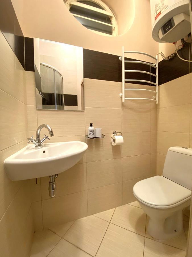 Family Apartment Lviv Buitenkant foto