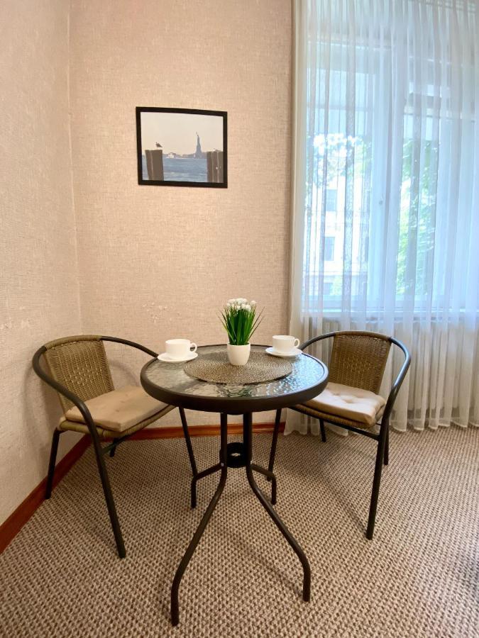 Family Apartment Lviv Buitenkant foto