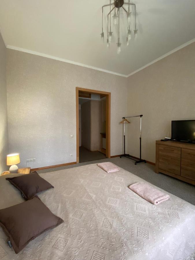 Family Apartment Lviv Buitenkant foto
