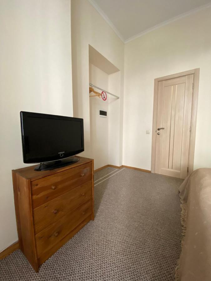 Family Apartment Lviv Buitenkant foto