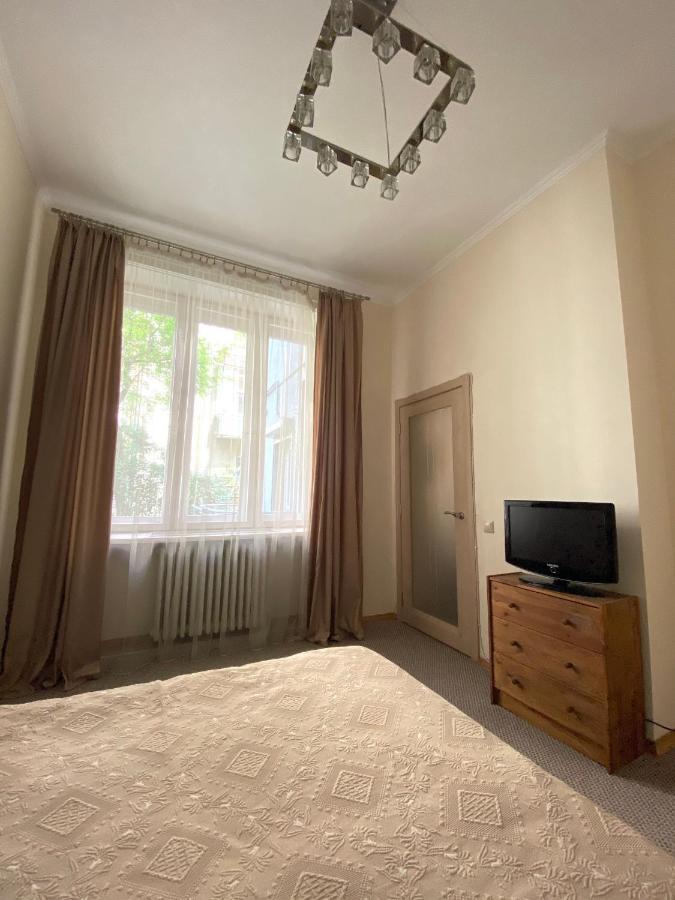 Family Apartment Lviv Buitenkant foto